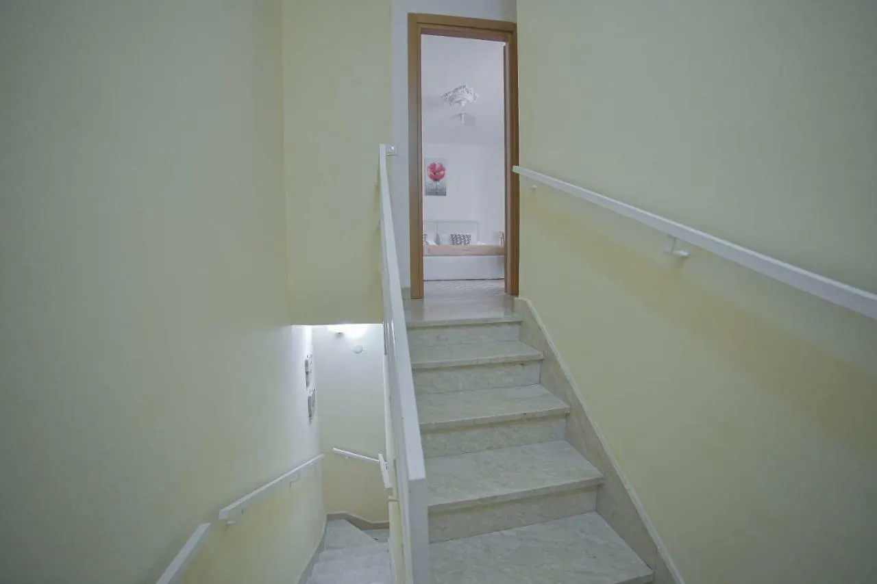 Casa vacanze nonna Nzina Villa Noto 0*,  Italia