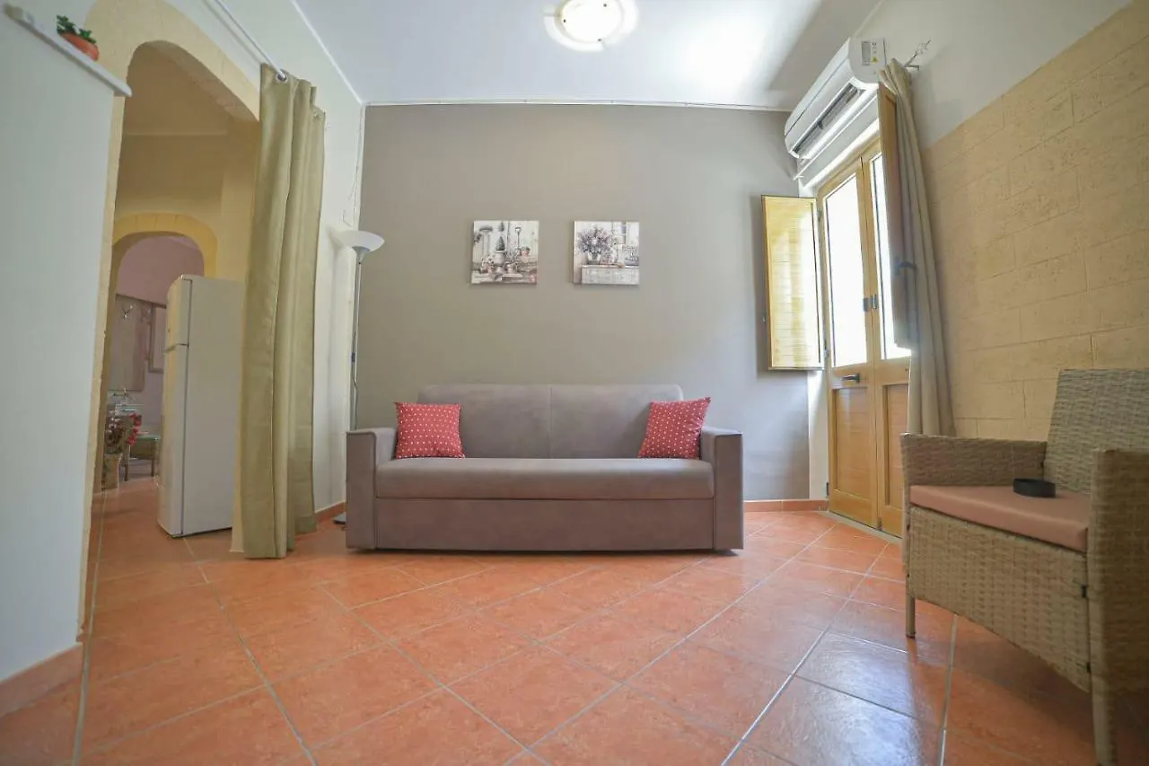 Casa vacanze nonna Nzina Villa Noto 0*,  Italia